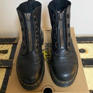 Dr. Marten’s Sinclair Women’s Boot Size 6